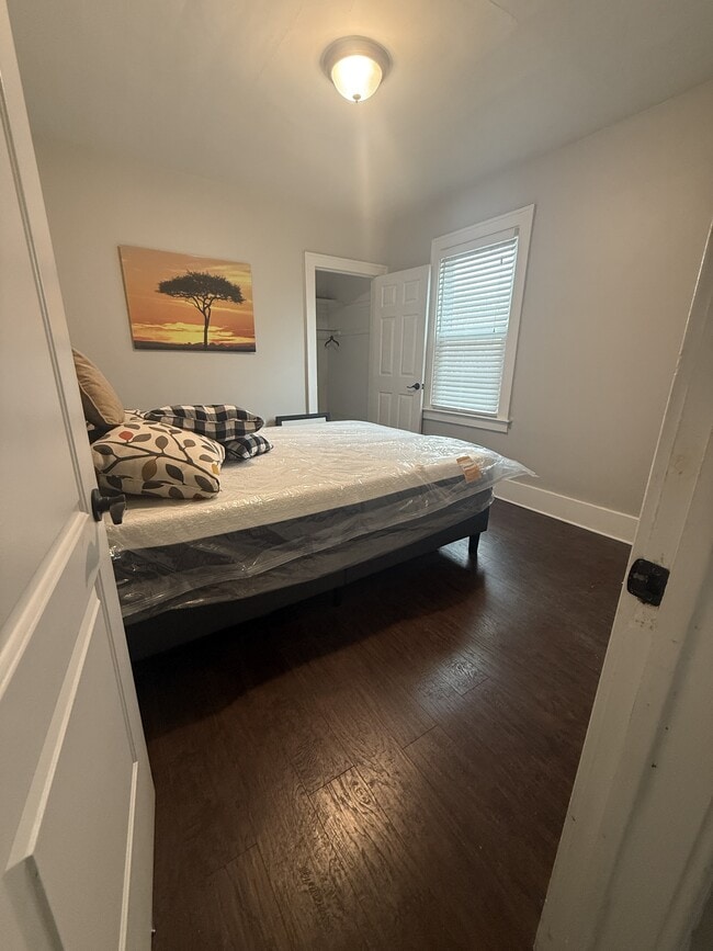 Foto del edificio - 221 E Bennett St