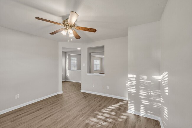 Foto del edificio - 9518 Milas Way