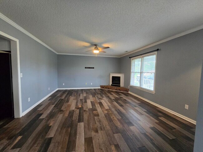Building Photo - 2660 Nicholson Dr