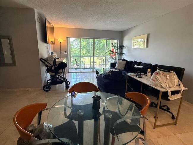 Foto del edificio - 505 Spencer Dr