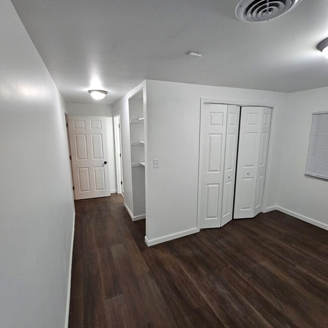 Foto del edificio - 5005 Chase St