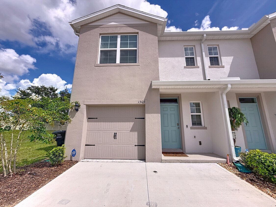 Foto principal - 1303 Tallowwood Ln