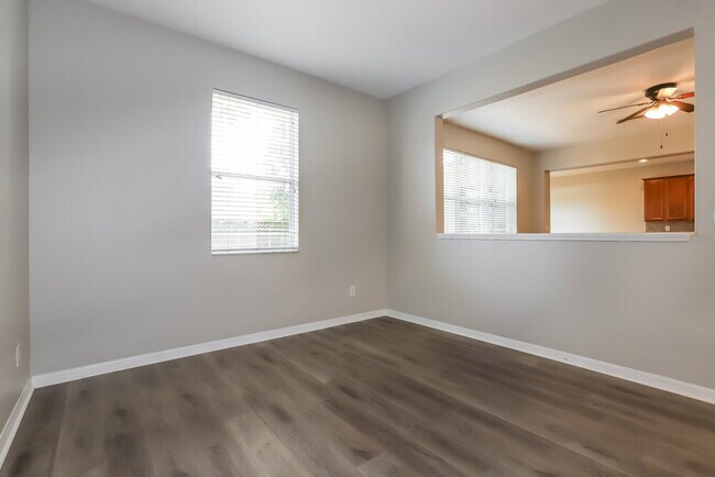 Building Photo - 319 Vine Cliff St