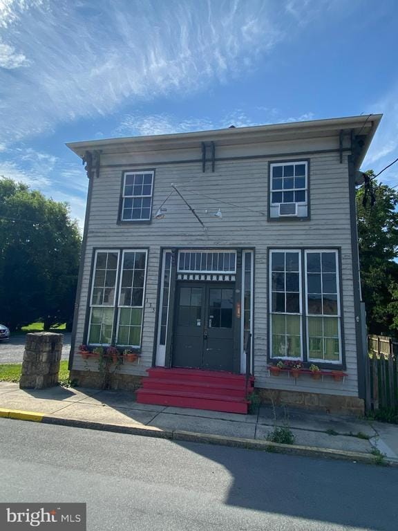 Primary Photo - 135 W Main St