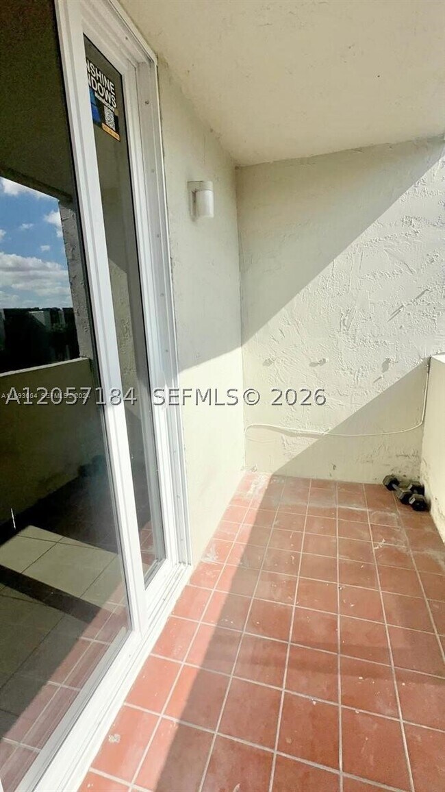 Foto del edificio - 10090 NW 80th Ct