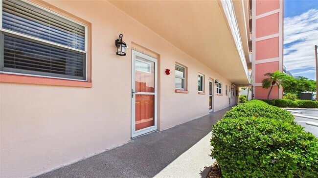 Foto del edificio - 6025 Shore Blvd S