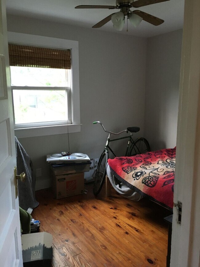 Foto del edificio - Cute Cottage in Convenient Location off Th...