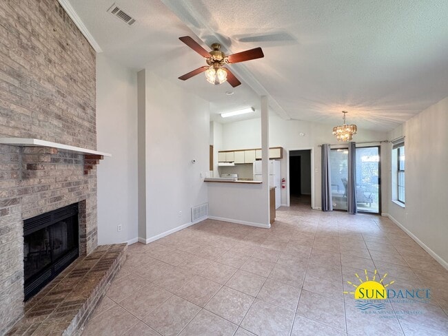 Building Photo - Beautifully Updated 2-Bedroom Duplex in Fort Walton Beach!