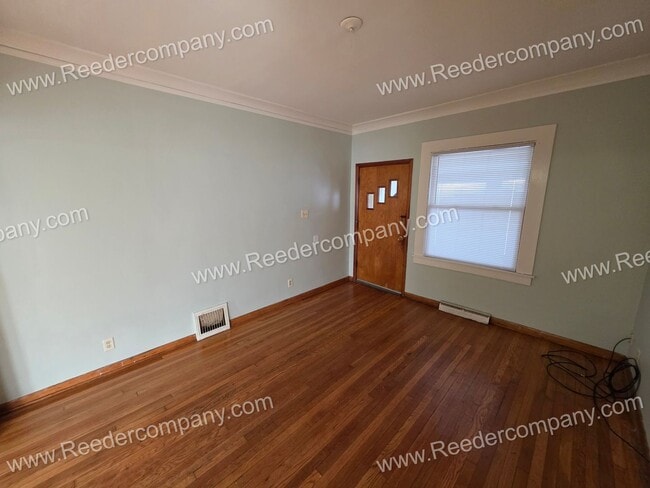 Building Photo - 2 bedroom 1 bathroom house