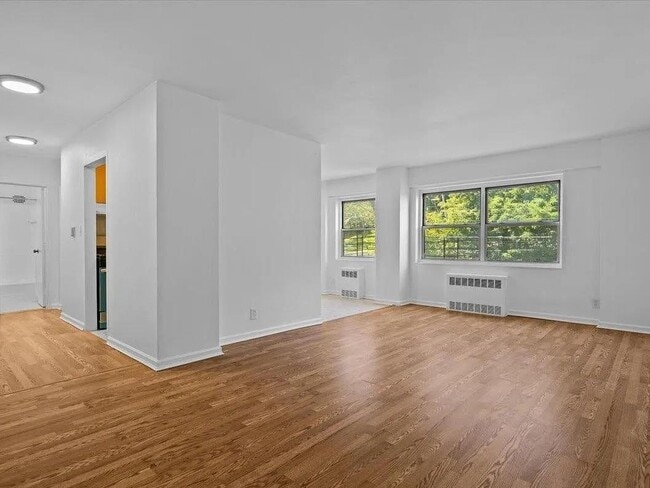 Photo - 3130 Irwin Ave Apartment