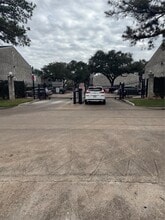 Building Photo - 10821 Braes Bend Dr