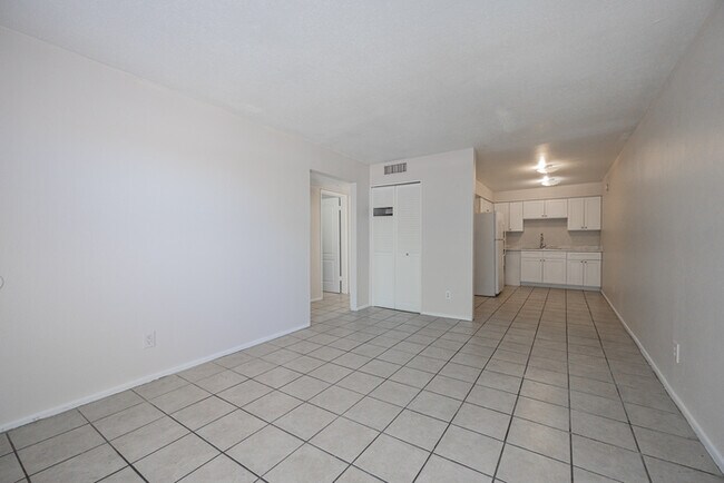 Foto del edificio - 2344 E Broadway Rd