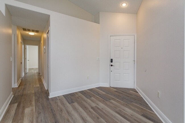 Building Photo - Charming 3-Bedroom Home for Rent in South ...