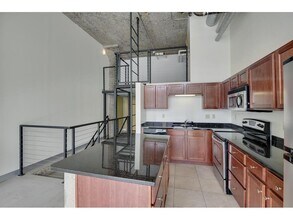 Building Photo - 521 S 7th St