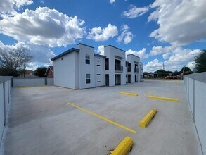 Building Photo - 2103 Napoleon St