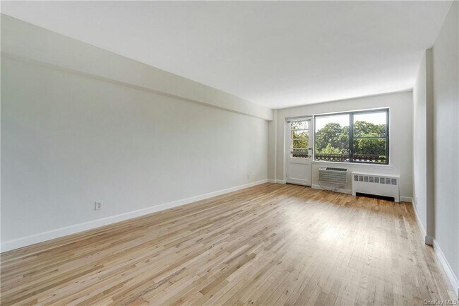 Foto del edificio - 640 Pelham Rd
