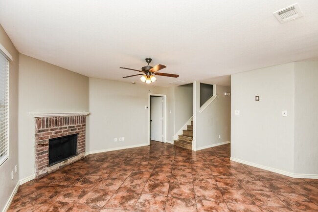 Foto del edificio - 517 Creekbend St