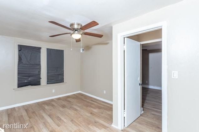 Building Photo - 4 br, 1 bath Apartment - 1355 W 110th Pl
