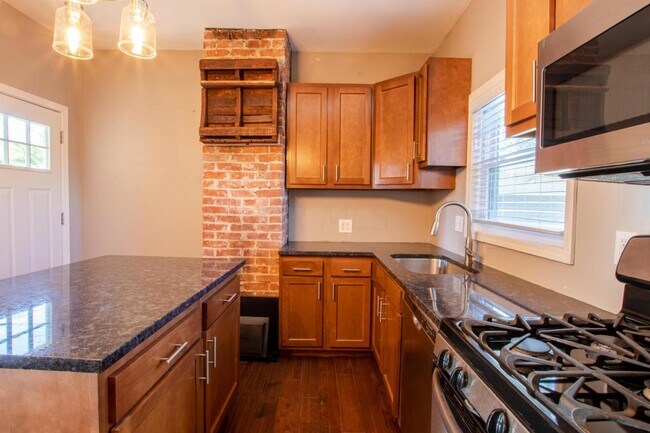 Building Photo - 907 Beech St