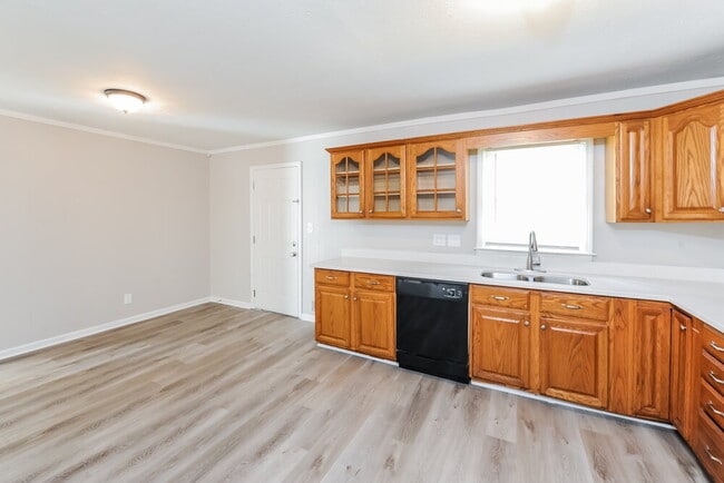 Building Photo - 1338 W Stoneybrook Dr