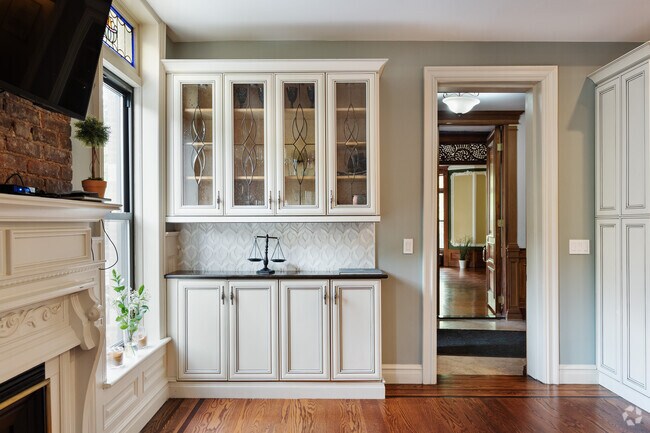 Kitchen - Furnished Luxury Landmark Townhouse