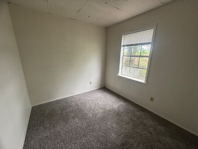 Foto del edificio - Charming 1-Bedroom Retreat in Heart of Seminole