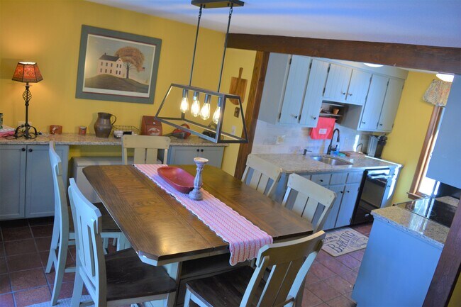 Building Photo - 6 Pleasant Dr