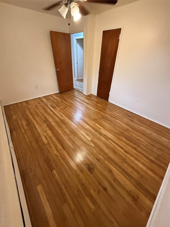 Foto del edificio - 472 Kirkman Ave