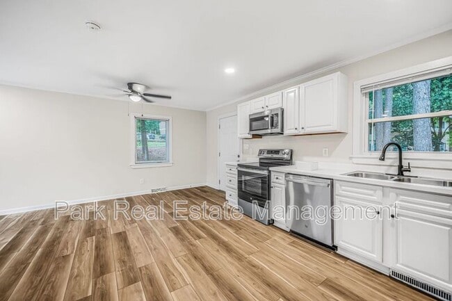 Building Photo - 201 Howell St