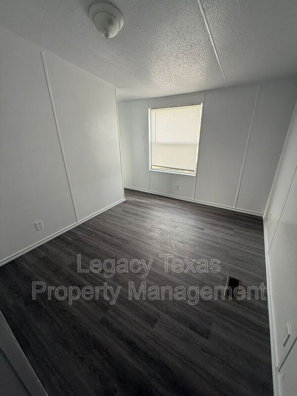 Foto del edificio - 5617 County Rd 915