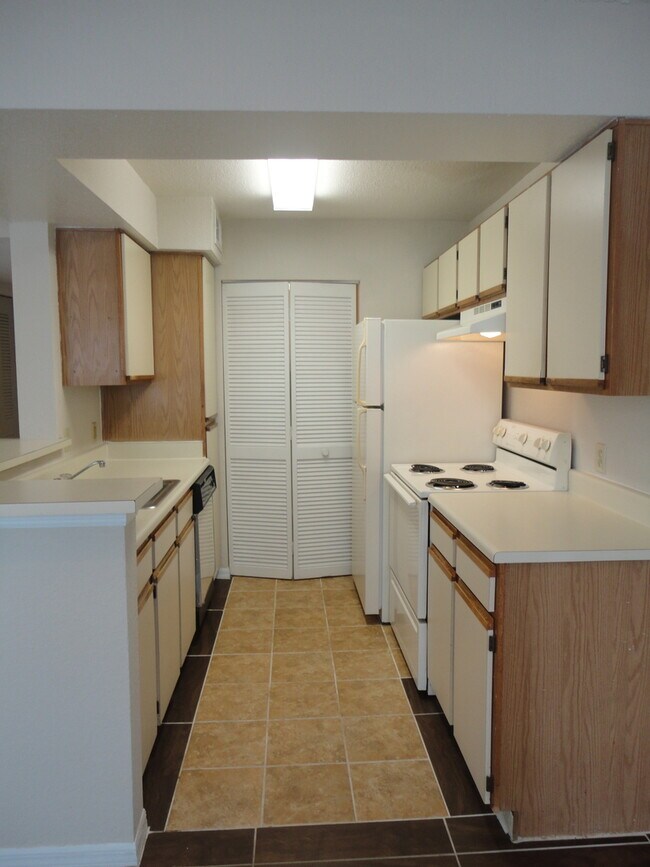Foto del edificio - MOVE-IN SPECIAL!! 2br/2ba Second Floor Tradewinds Condo!