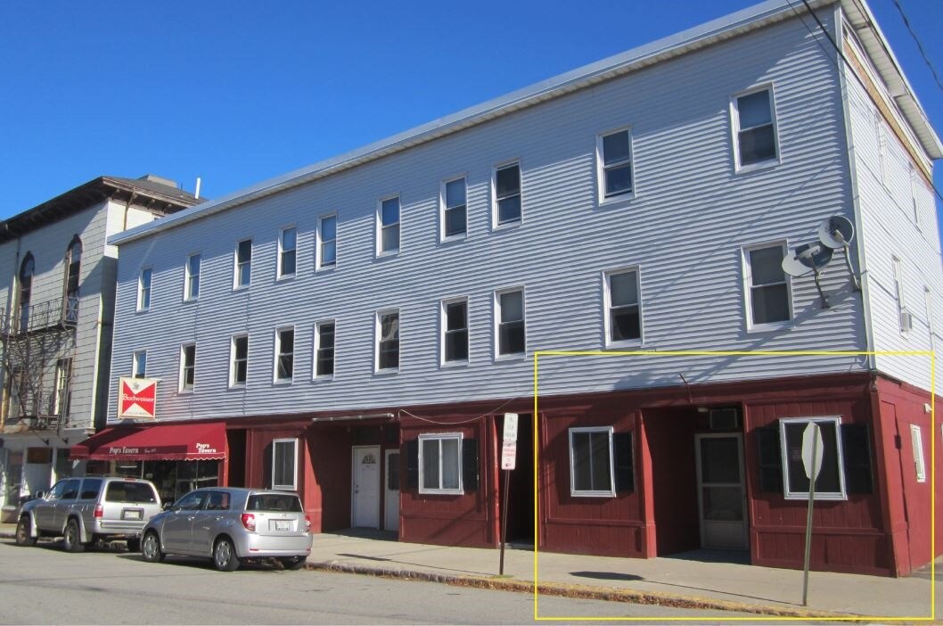 Building Photo - 13 Bacon St