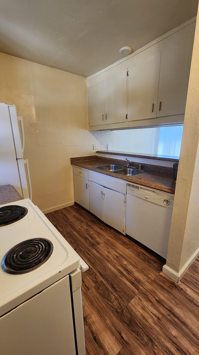 Building Photo - 541-553 Admiral Callaghan Ln.
