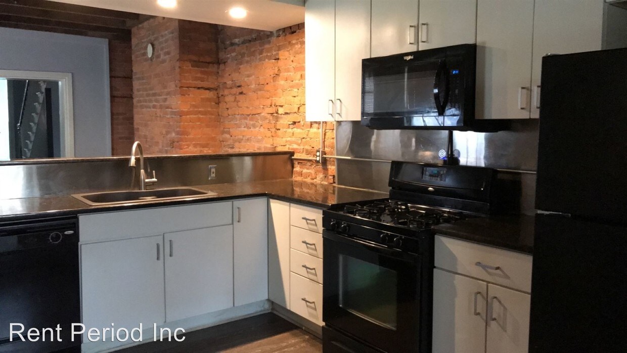 Primary Photo - 117 N George St