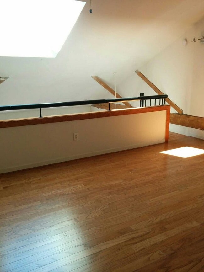 Loft - 2639 Boston St