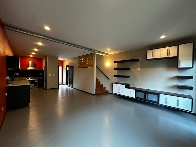 Foto del edificio - Beautiful 2-Bedroom Townhouse with a Loft ...