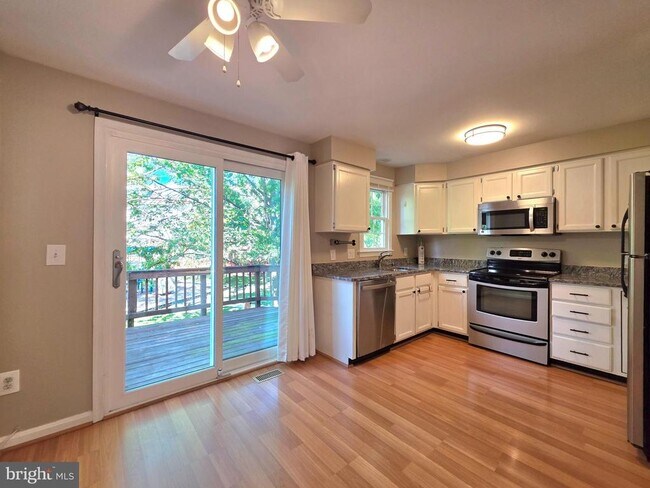 Foto del edificio - 3004 Kings Village Rd