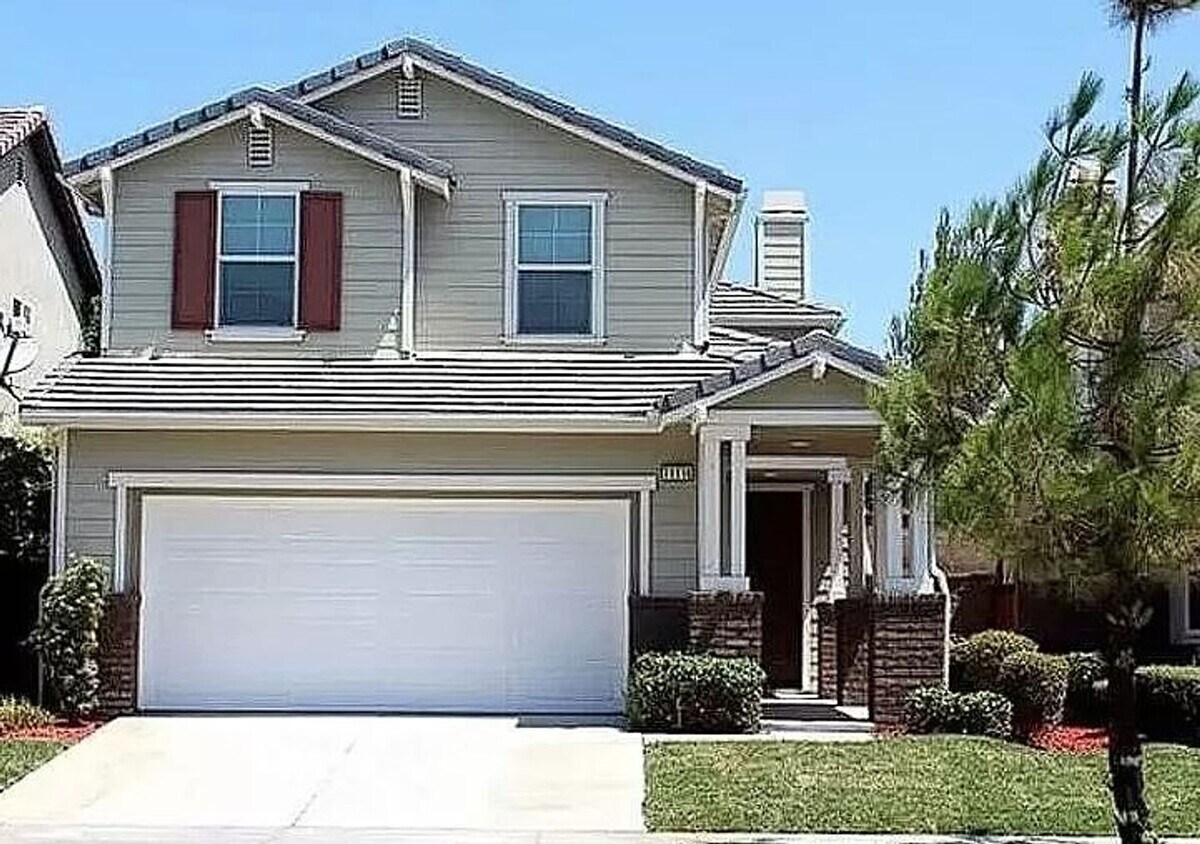 Primary Photo - Stunning 3 Bed/2.5 Bath Home In Beautiful ...