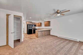 Building Photo - 560 Raven Run St