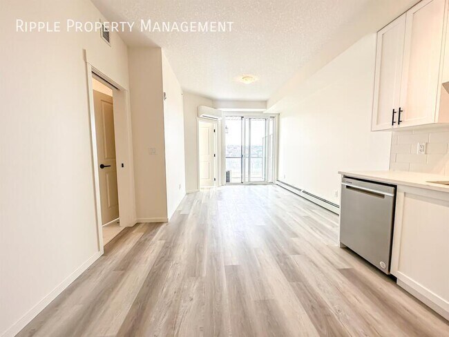 Photo du bâtiment - FANTASTIC 2 BEDS/ 1 BATH CONDO