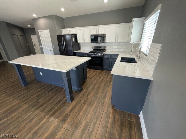 Building Photo - 4025 Cannondale Ave