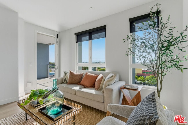 Foto del edificio - 10601 Washington Blvd