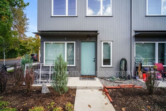 Building Photo - 6794 N McKenna Ave