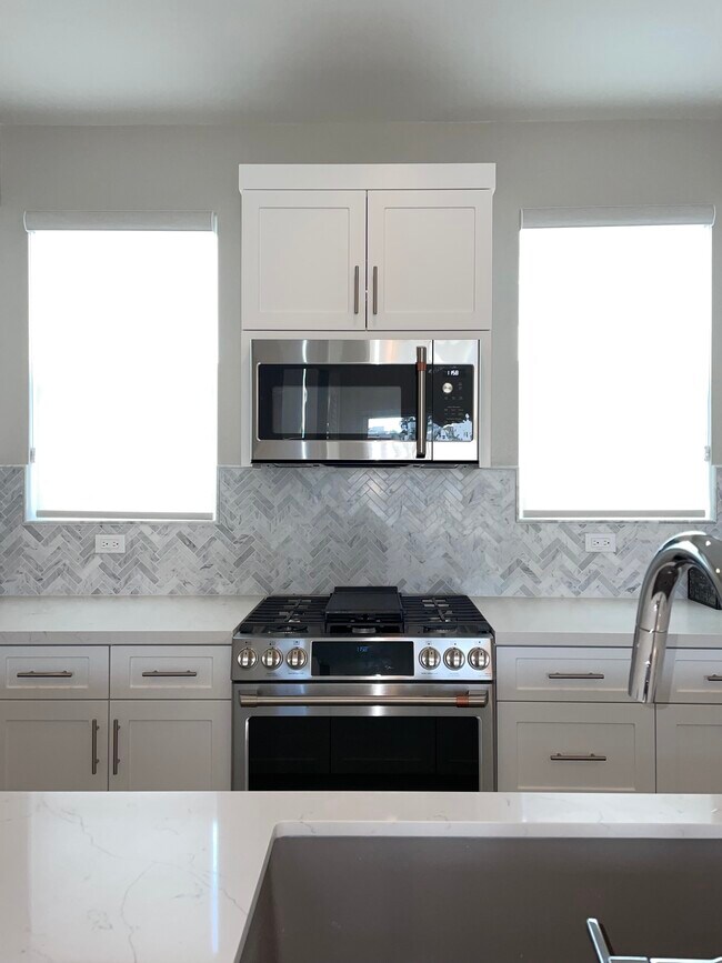 Building Photo - 10527 Coupland Way