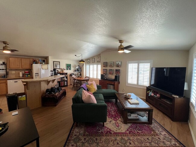 Foto del edificio - PET FRIENDLY HOME IN THE FOOTHILLS!