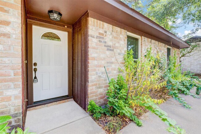 Building Photo - 2179 River Village Dr