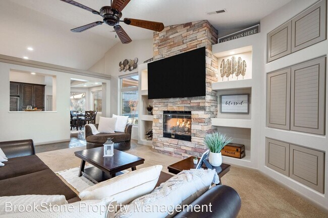Building Photo - 3 br, 2 bath House - 2240 E Cobalt #25