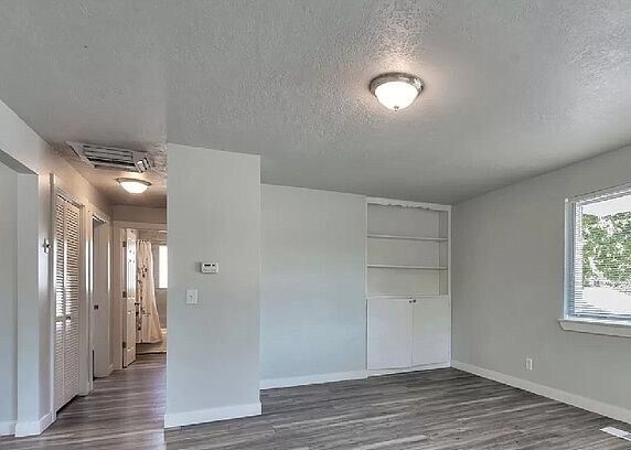 Foto del edificio - 339 Blaine Ave