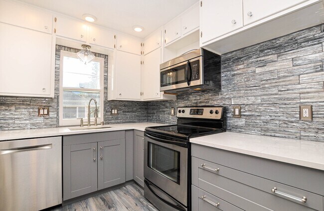 Foto del edificio - 408 15th Ave SW