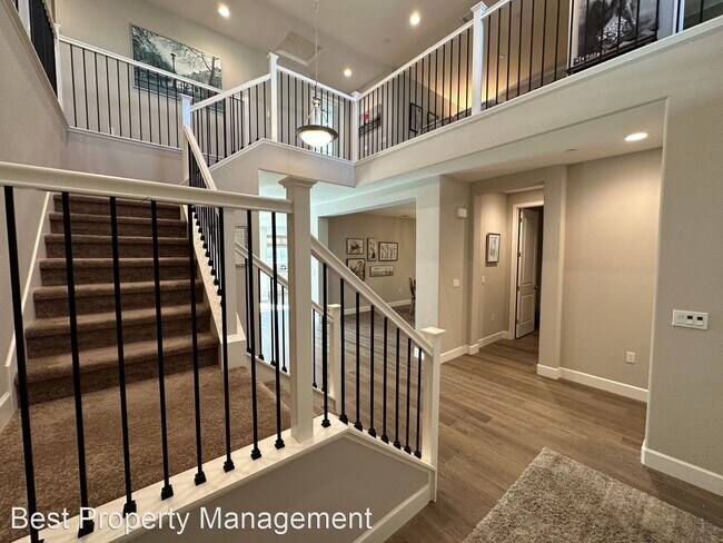 Foto del edificio - 5 br, 4 bath House - 3771 Cloverbrook Ave